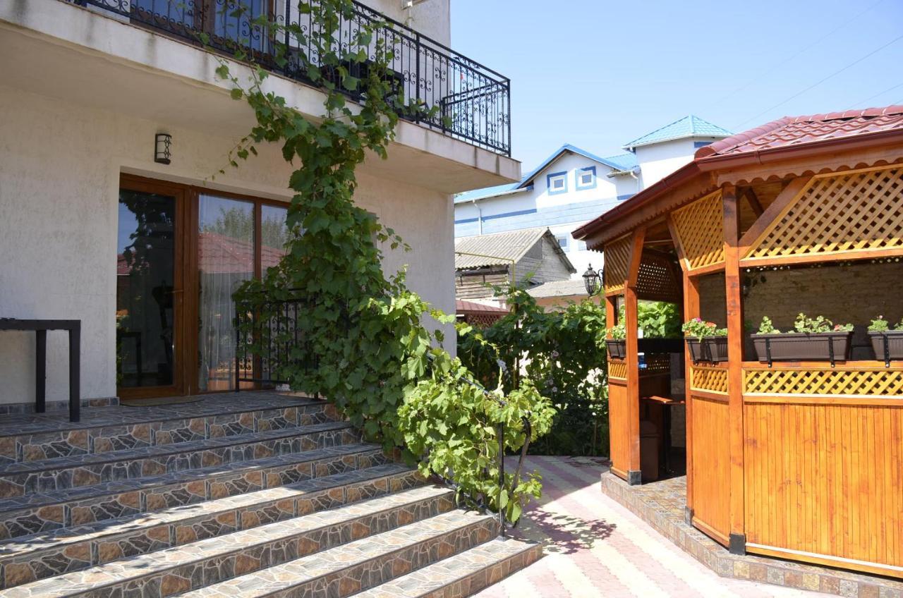 فندق Casa Sarofin كوستِنيست المظهر الخارجي الصورة