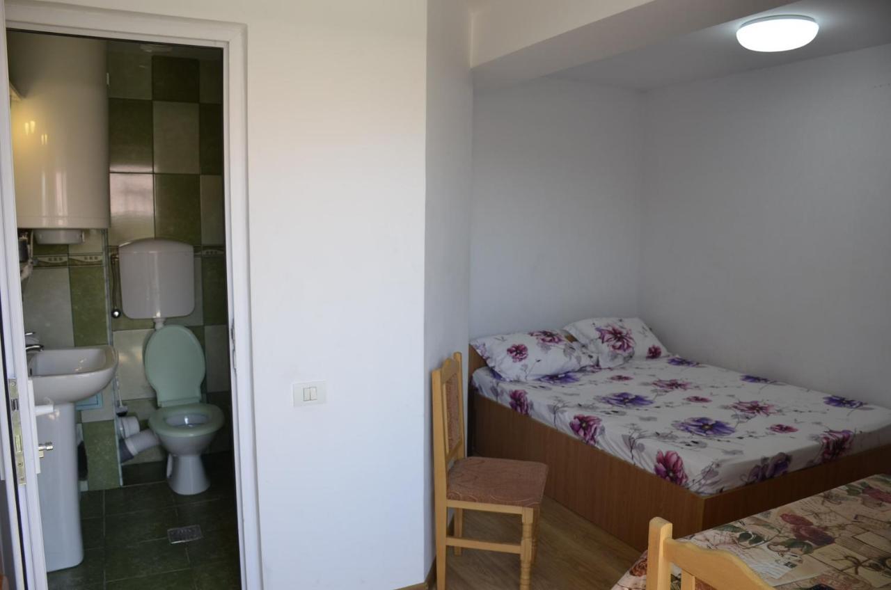 فندق Casa Sarofin كوستِنيست المظهر الخارجي الصورة