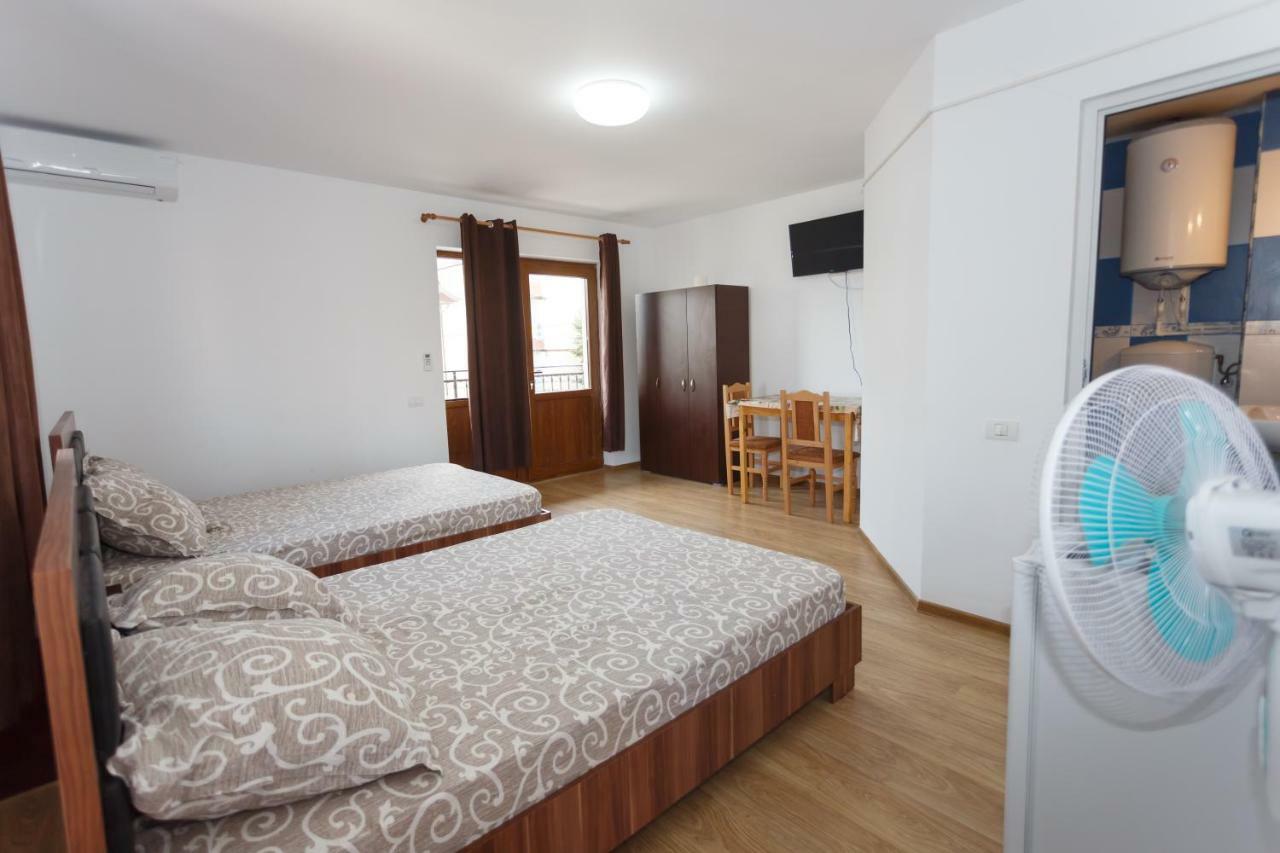 فندق Casa Sarofin كوستِنيست المظهر الخارجي الصورة
